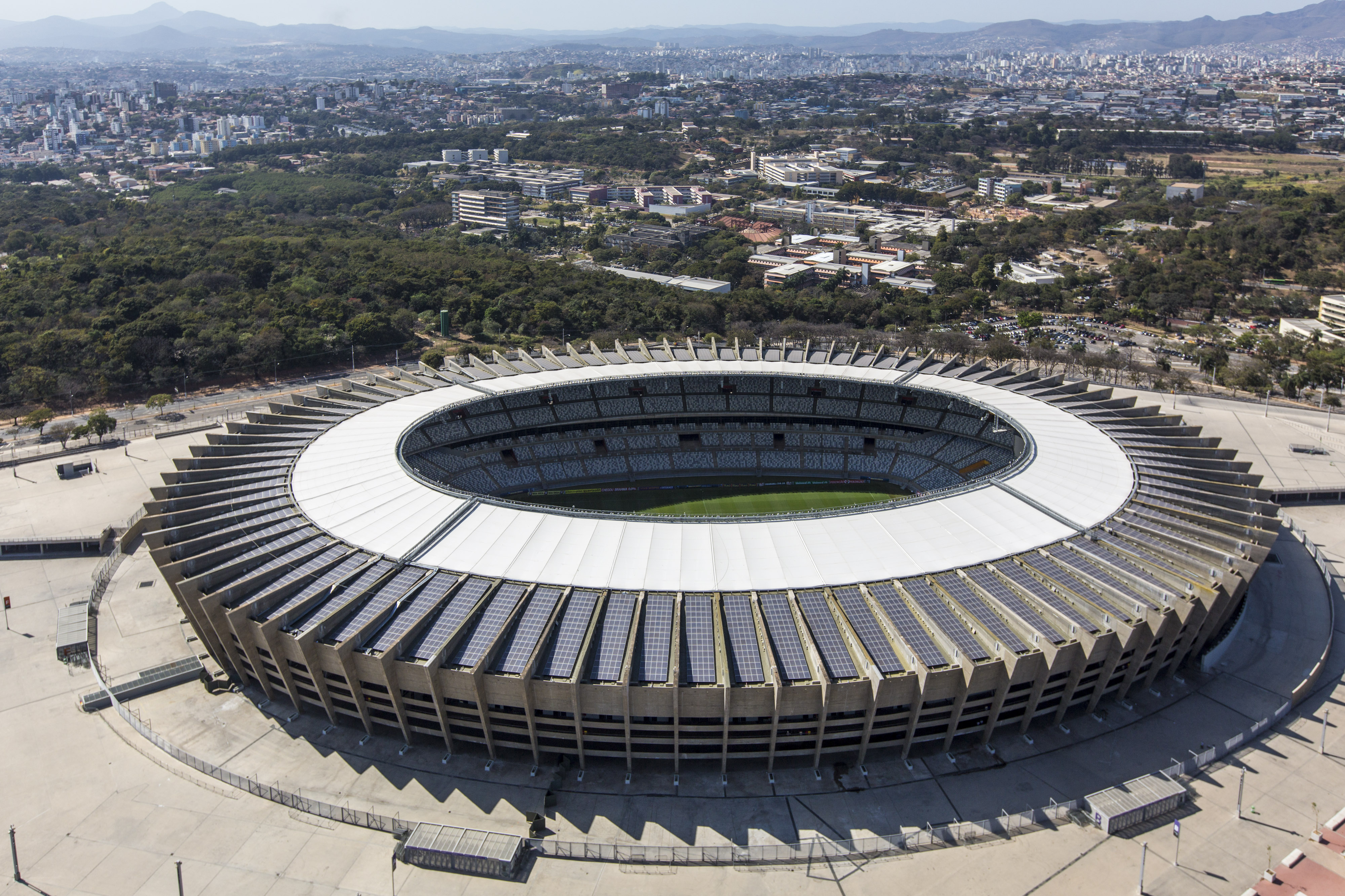 05 estádios no Brasil com energia solar 